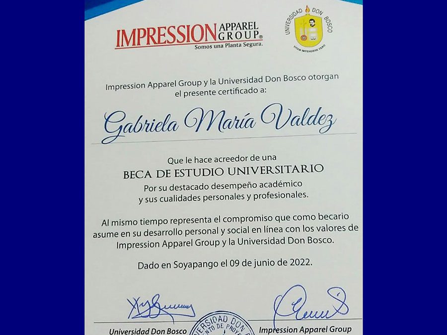 Beca Universitaria ex alumna Quiroz